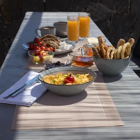 Terra Nera Hotel Perivolos (Santorini)