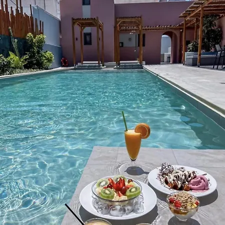 Terra Nera Hotel Perivolos (Santorini)